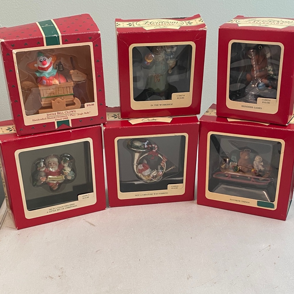 Festive Holiday Heirloom Collection Decor Set - Red and Green